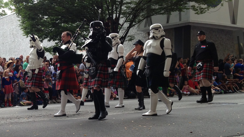 Illustration for article titled Vehicles Of The 2013 DragonCon Parade - Photo Dump